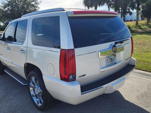 Used 2012 Cadillac Escalade Luxury image 5