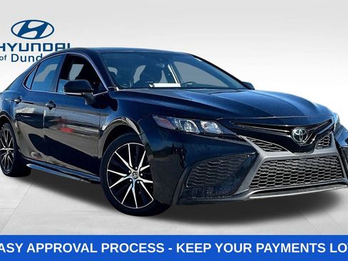 Used 2022 Toyota Camry SE FWD image 3