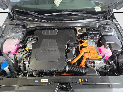 Used 2025 Hyundai Elantra SEL FWD image 12