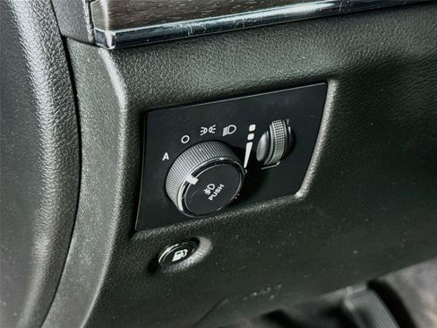 Used 2017 Jeep Grand Cherokee Limited w/ Trailer Tow Group IV AWD/4WD image 12