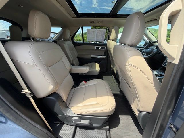 Used 2021 Ford Explorer XLT w/ Equipment Group 202A AWD/4WD image 39