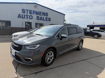 Used 2023 Chrysler Pacifica Limited