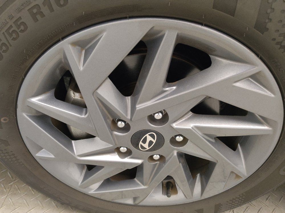 Used 2024 Hyundai Elantra SEL FWD image 31