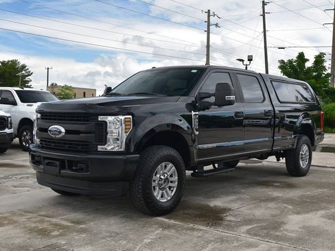Used 2019 Ford F250 XL w/ Power Equipment Group AWD/4WD image 3