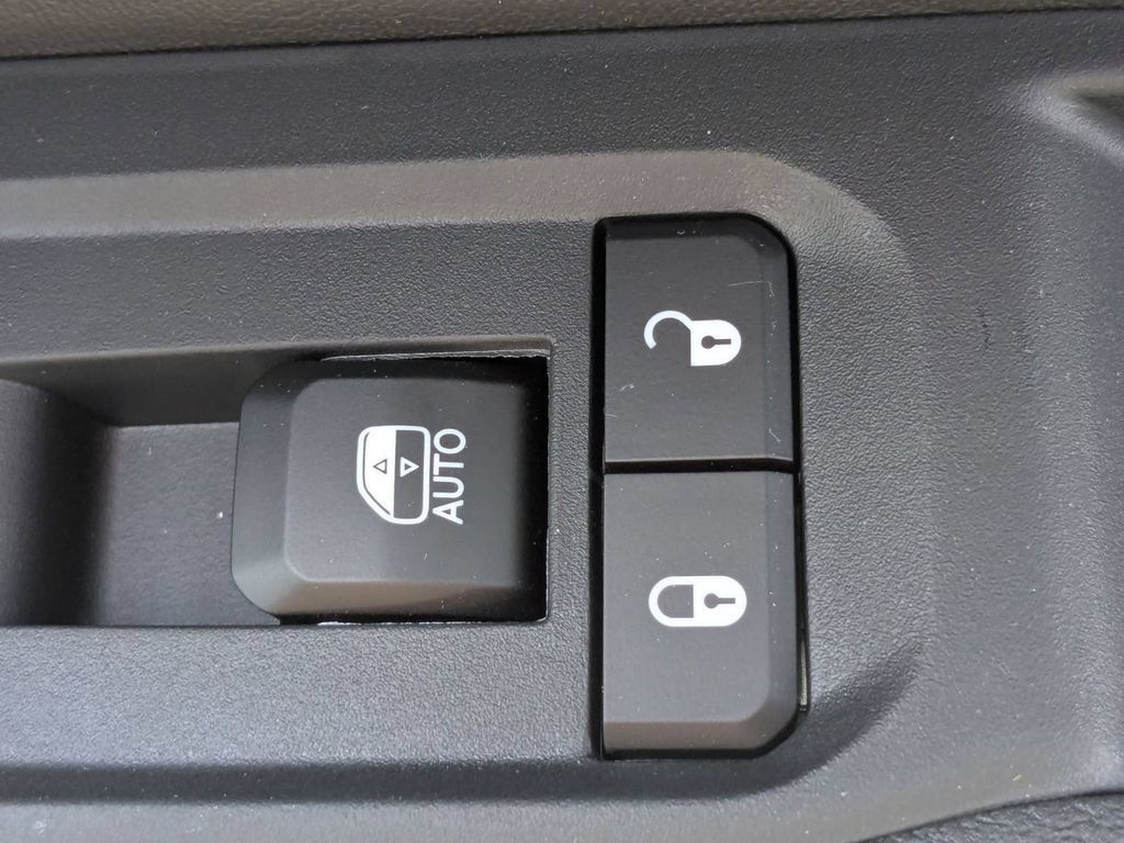 New 2026 Jeep Compass Latitude AWD/4WD image 33