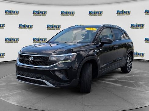 Used 2024 Volkswagen Taos SE w/ Panoramic Sunroof Package FWD image 13