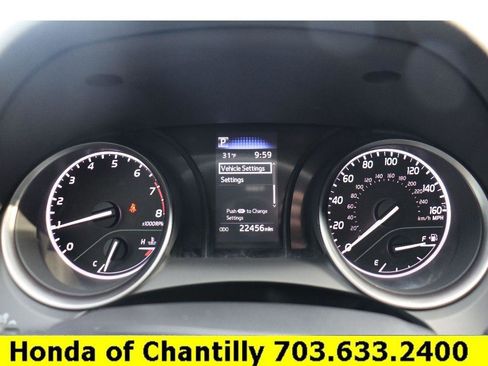 Used 2024 Toyota Camry SE image 9