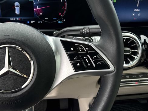 Used 2026 Mercedes-Benz GLB 250 image 24