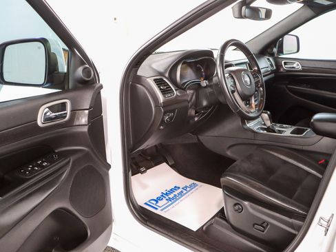 Used 2018 Jeep Grand Cherokee Altitude image 3
