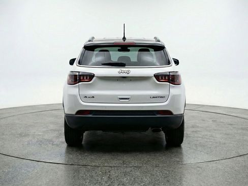 Used 2025 Jeep Compass Latitude AWD/4WD image 7