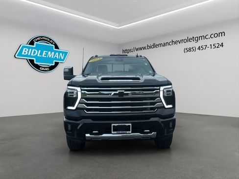 Used 2024 Chevrolet Silverado 2500 High Country w/ Technology Package AWD/4WD image 2