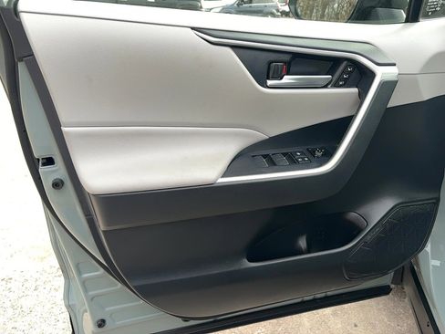 Used 2023 Toyota RAV4 XLE Premium image 18