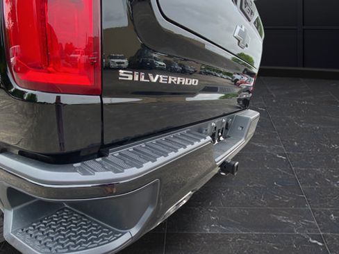 Used 2024 Chevrolet Silverado 1500 LT Trail Boss w/ Convenience Package II AWD/4WD image 36