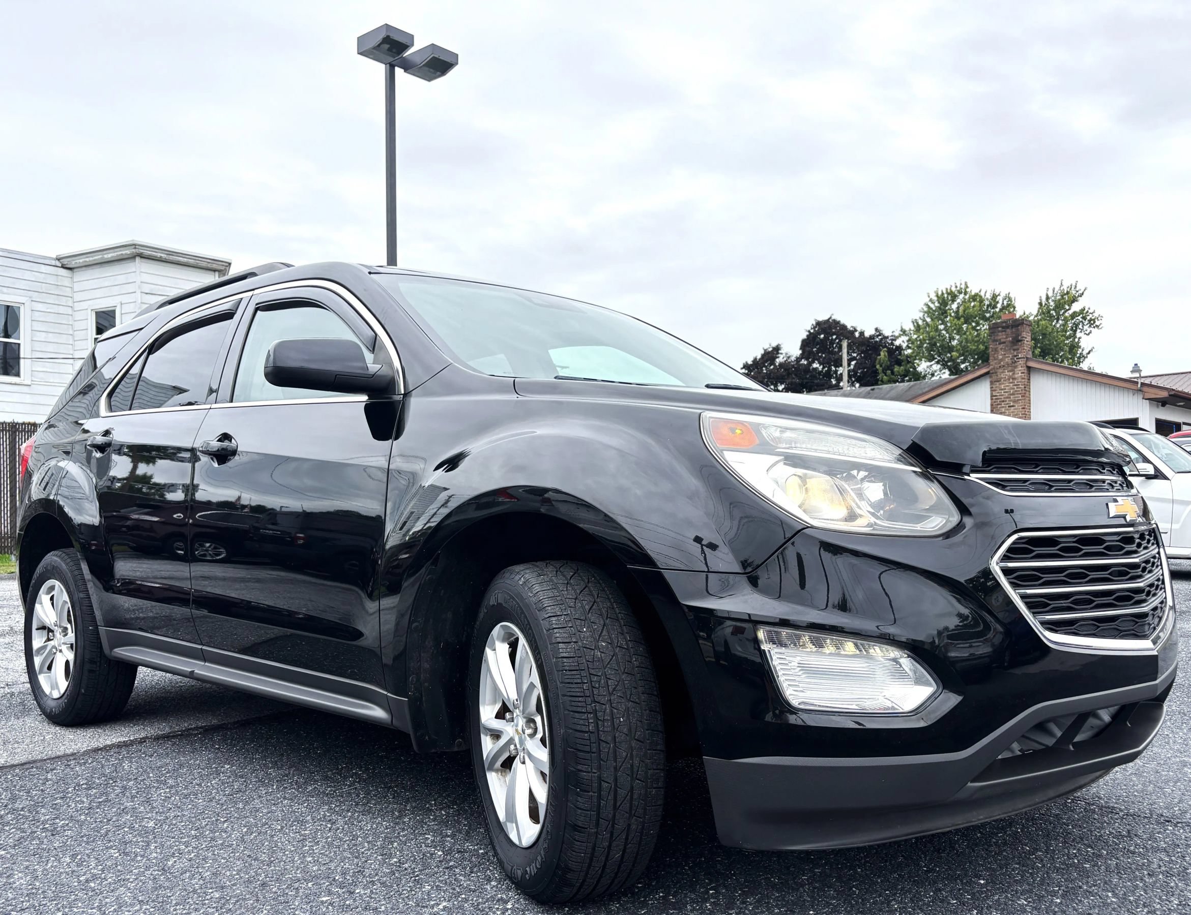 Used 2017 Chevrolet Equinox LT w/ Driver Confidence Package II AWD/4WD image 3