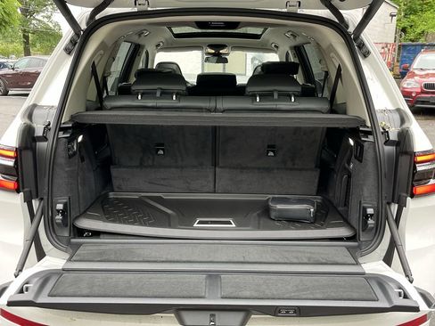 Used 2026 BMW X7 xDrive40i w/ Premium Package image 25