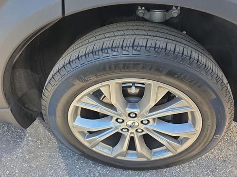 Used 2023 Ford Explorer XLT w/ Equipment Group 202A AWD/4WD image 22