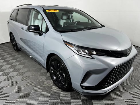 Used 2026 Toyota Sienna XSE FWD image 3