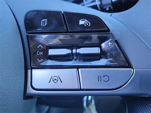 New 2025 Hyundai Elantra SE image 9