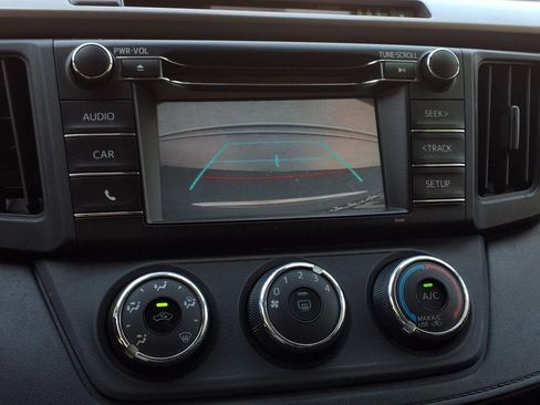 Used 2018 Toyota RAV4 LE w/ All Weather Liner Package FWD image 10
