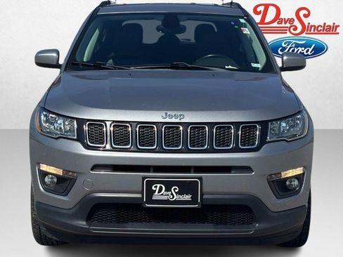 Used 2018 Jeep Compass Latitude w/ Popular Equipment Group FWD image 2