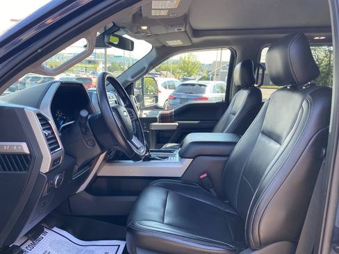 Used 2017 Ford F150 Lariat w/ Equipment Group 502A Luxury AWD/4WD image 9