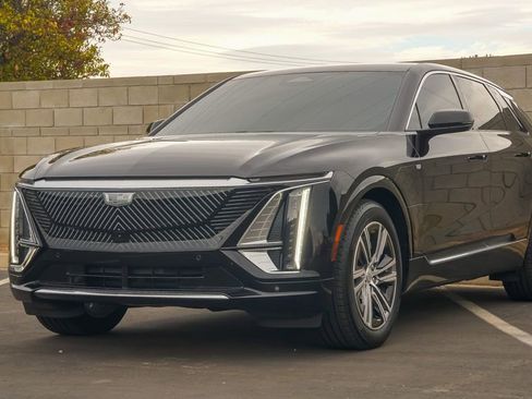 Certified 2025 Cadillac Lyriq Luxury image 2