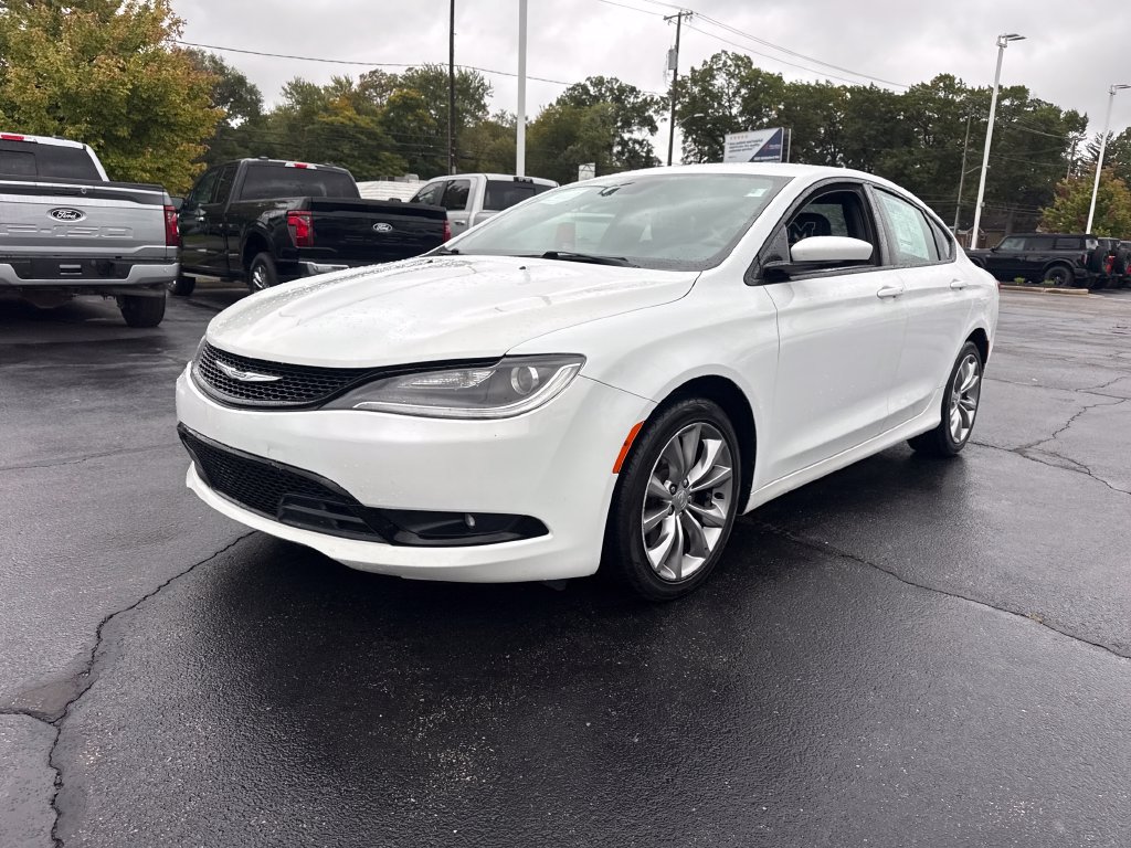Used 2015 Chrysler 200 S w/ Comfort Group FWD image 2