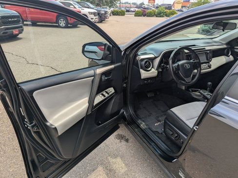 Used 2018 Toyota RAV4 XLE w/ Convenience Package AWD/4WD image 8
