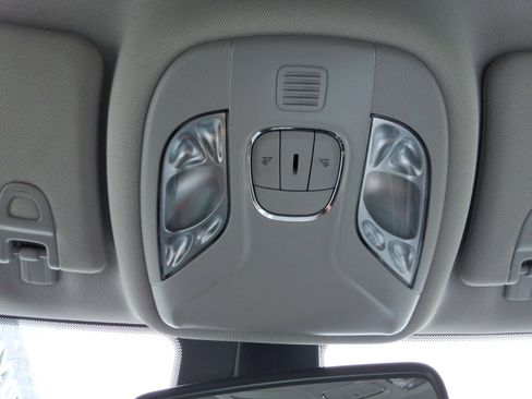 Used 2022 Jeep Compass Latitude FWD image 19