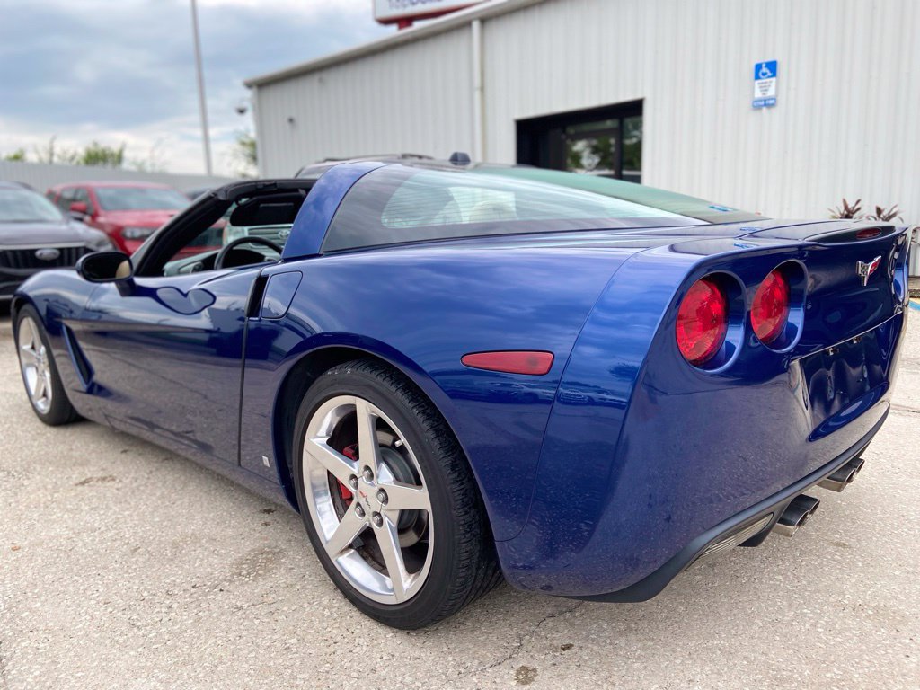 Used 2005 Chevrolet Corvette Coupe w/ Preferred Equipment Group RWD image 16
