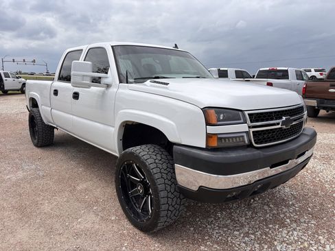 Used 2007 Chevrolet Silverado 2500 LT w/ Heavy-Duty Power Package image 7