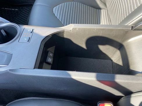 Used 2023 Toyota Camry SE image 12