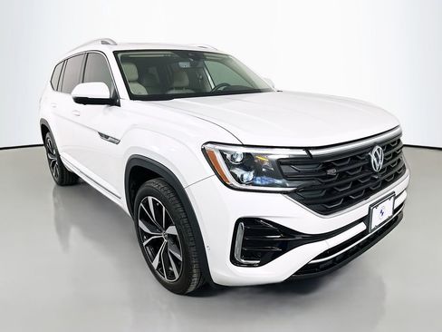Used 2024 Volkswagen Atlas SEL Premium R-Line image 3