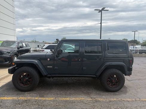 Used 2017 Jeep Wrangler Unlimited Rubicon AWD/4WD image 4