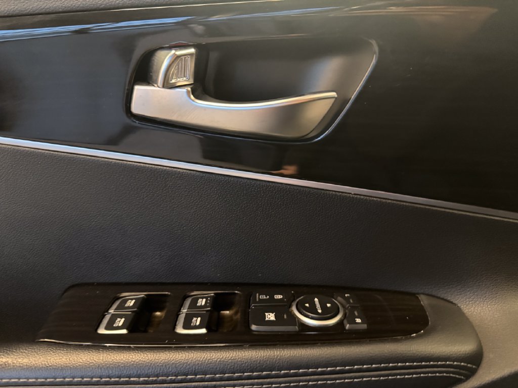 Used 2020 Kia Sorento LX AWD/4WD image 19