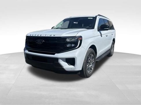 New 2026 Ford Expedition Active image 2