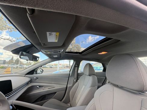 Used 2025 Hyundai Elantra SEL image 29