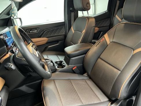 Certified 2023 GMC Canyon AT4 w/ AT4 Premium Package AWD/4WD image 19