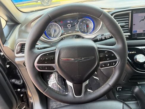 Used 2025 Chrysler Pacifica Select FWD image 28