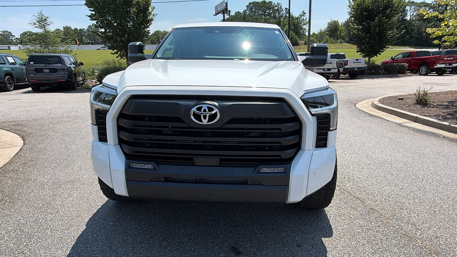 Used 2022 Toyota Tundra SR5 w/ SR5 Convenience Package AWD/4WD image 3