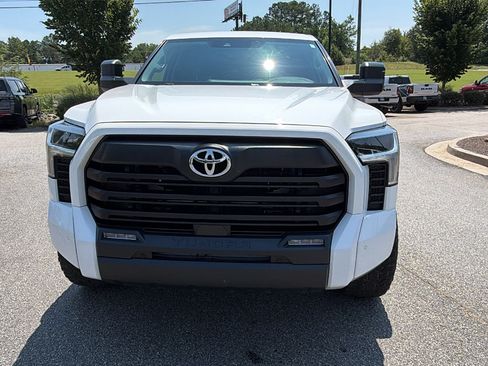 Used 2022 Toyota Tundra SR5 w/ SR5 Convenience Package AWD/4WD image 3