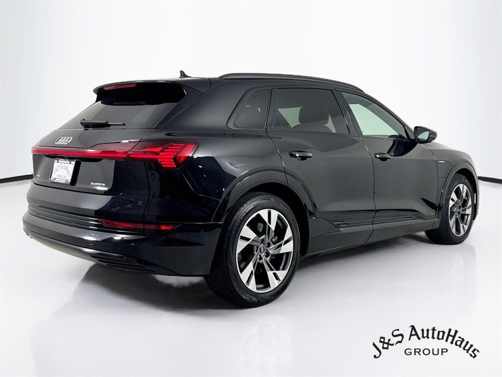 Used 2022 Audi e-tron Premium AWD/4WD image 7