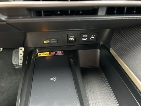 Used 2025 Toyota Camry SE FWD image 15