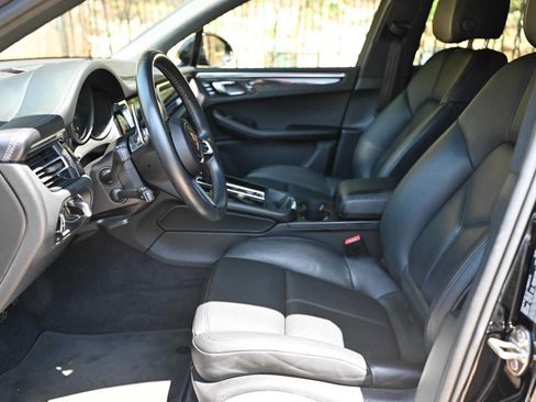 Used 2024 Porsche Macan AWD/4WD image 17