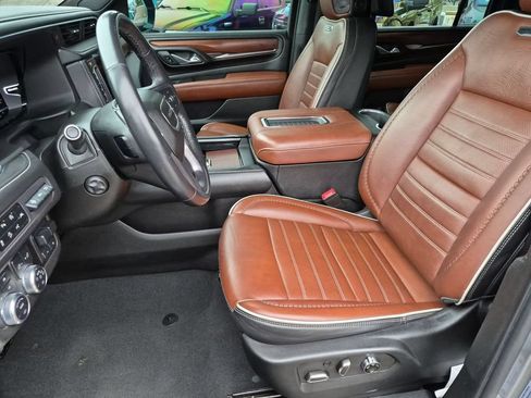Used 2023 GMC Yukon XL Denali Ultimate AWD/4WD image 12