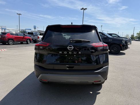 Used 2022 Nissan Rogue S FWD image 4