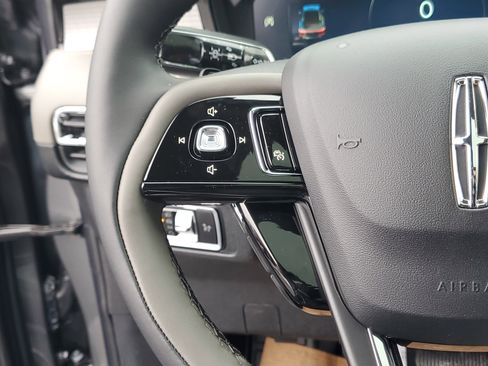 New 2026 Lincoln Corsair Premiere image 17