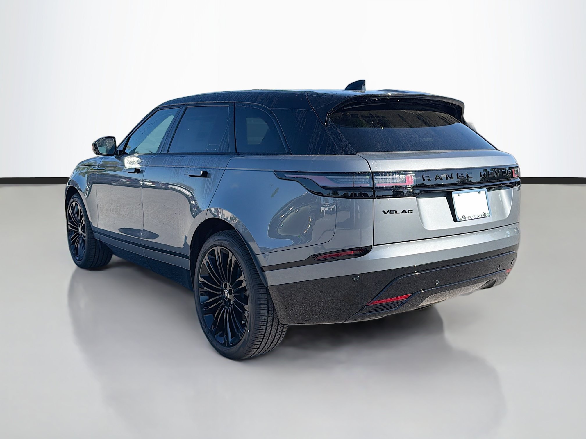 New 2026 Land Rover Range Rover Velar Dynamic SE AWD/4WD image 3