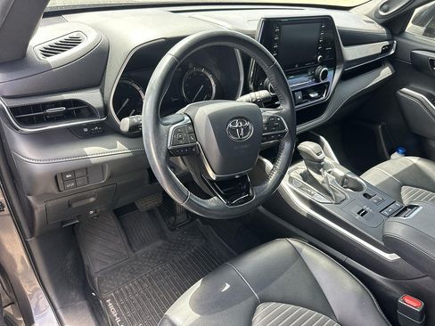 Used 2021 Toyota Highlander XSE FWD image 6