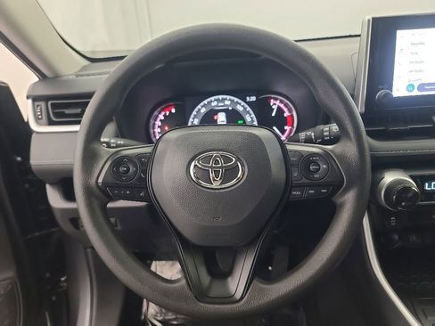 Used 2025 Toyota RAV4 XLE AWD/4WD image 31
